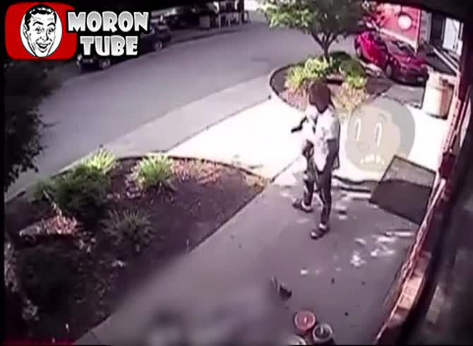 Video :A man who complimented a tattoo outside a 7-Eleven was killed